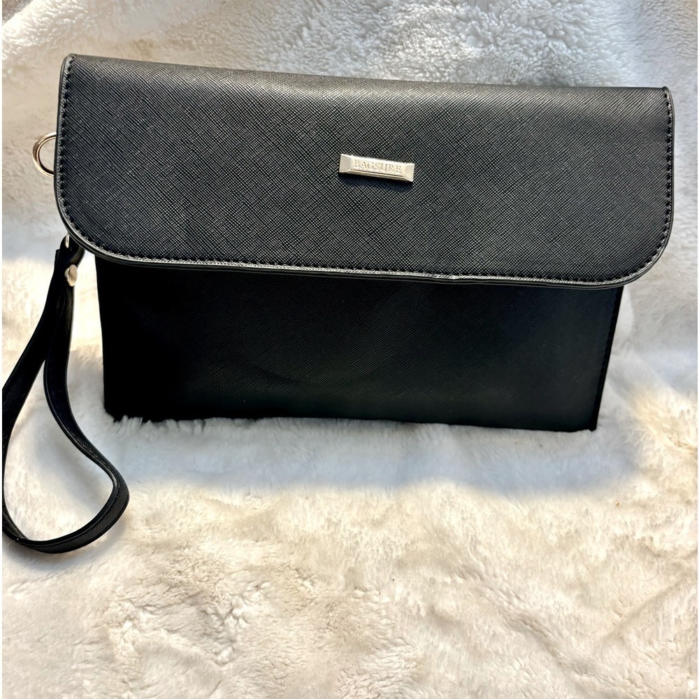 NEW Bagsure Clutch Wristlet Black Gold-Tone Accents Snap Closure Reptile pattern
